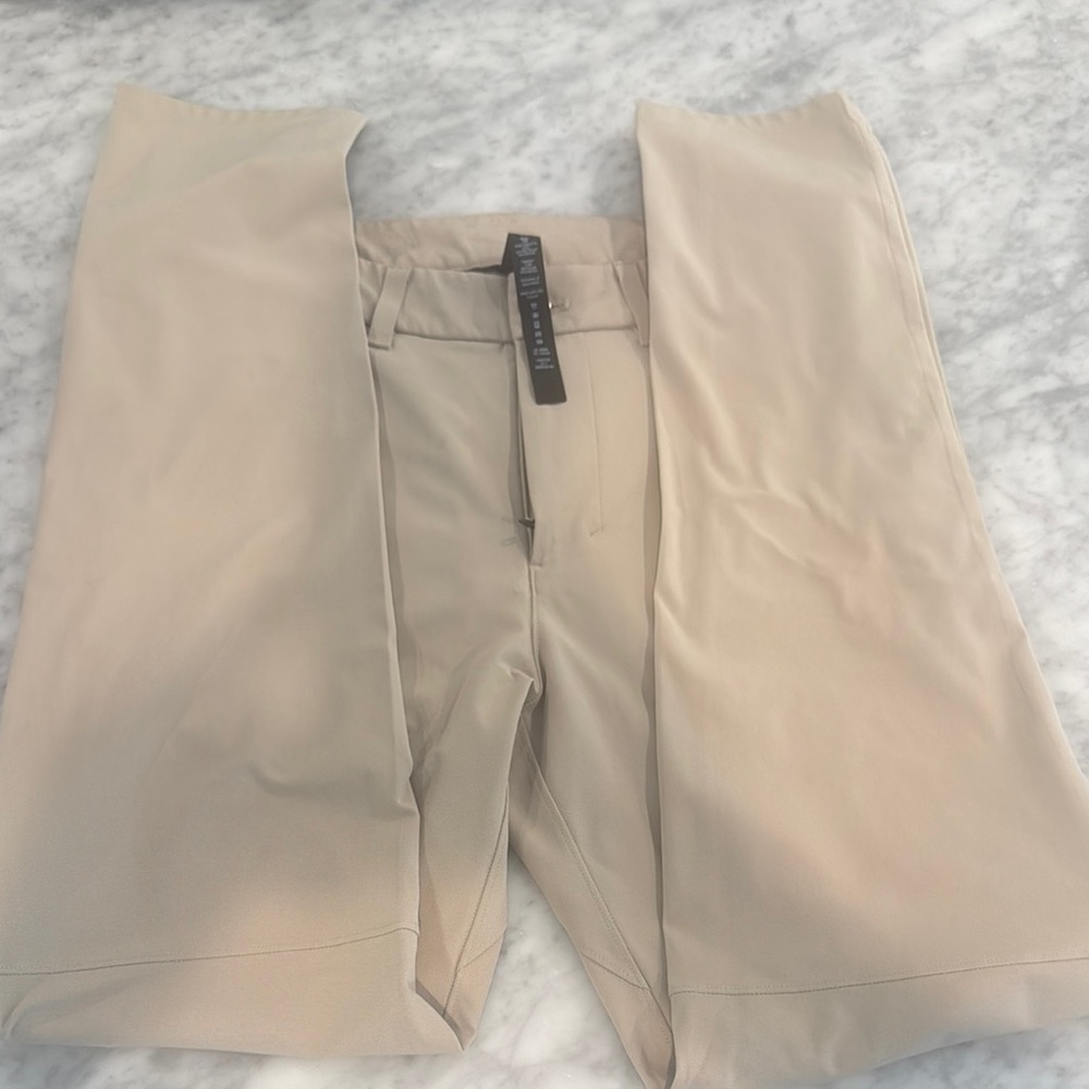 Lululemon Commission Classic Tapered Golf Pant